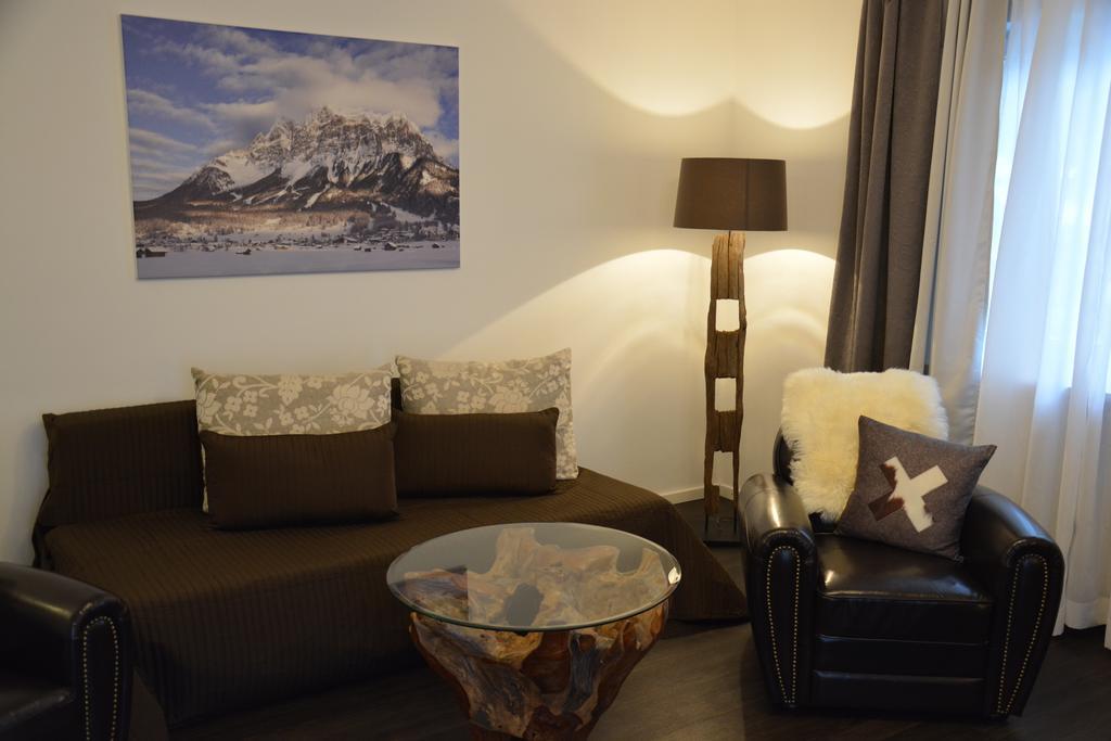 Exklusive Ferienwohnung Alpen Deluxe Garmisch-Partenkirchen Ruang foto